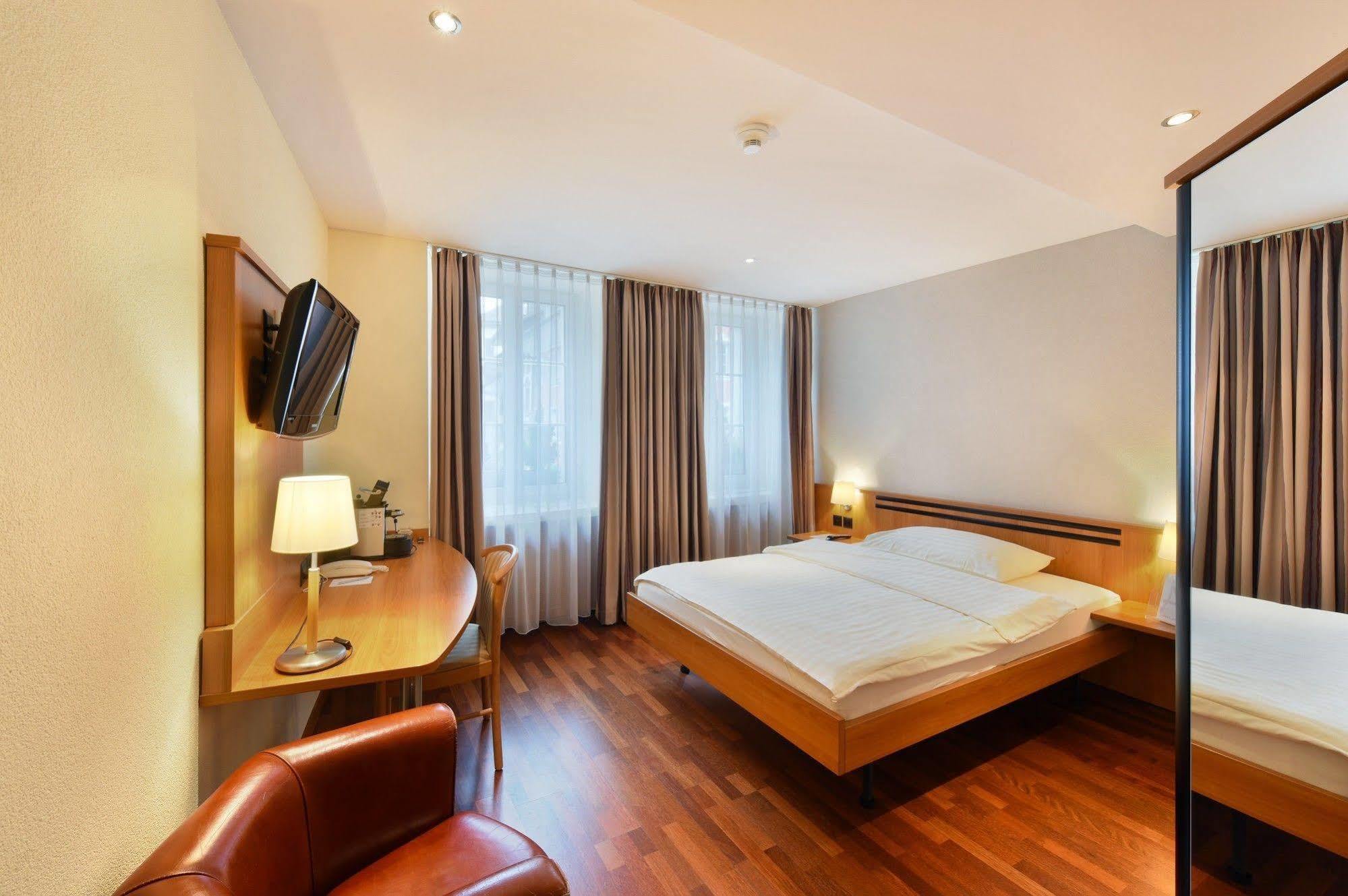 Apart Hotel Amadeo Zofingen Bagian luar foto