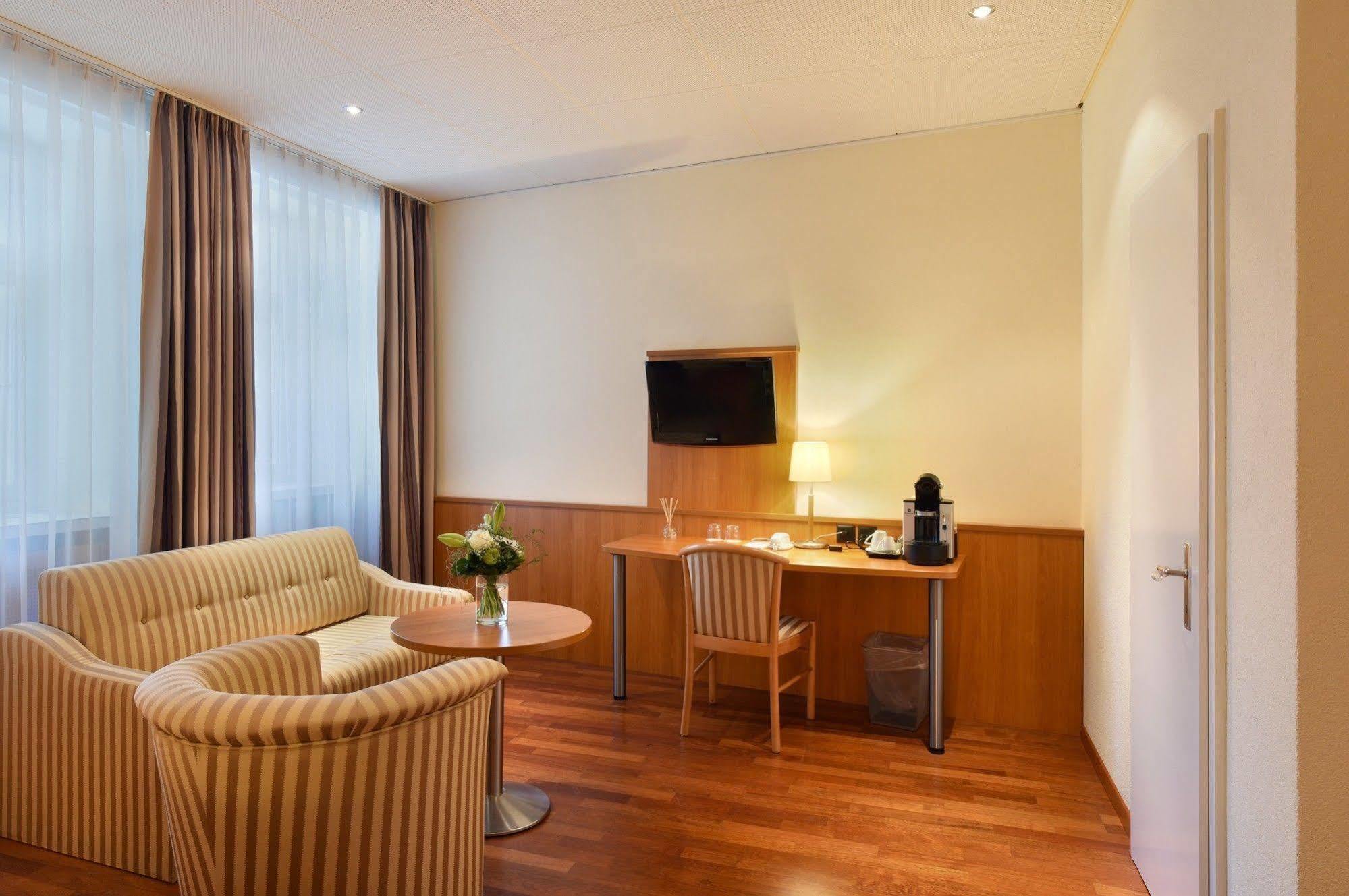 Apart Hotel Amadeo Zofingen Bagian luar foto