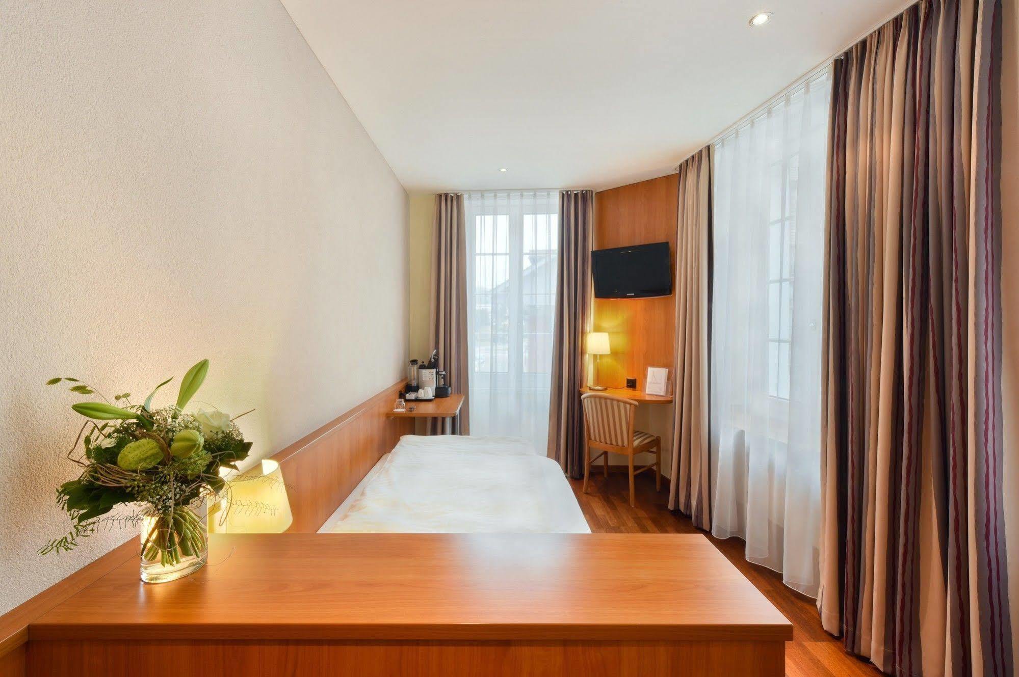 Apart Hotel Amadeo Zofingen Bagian luar foto